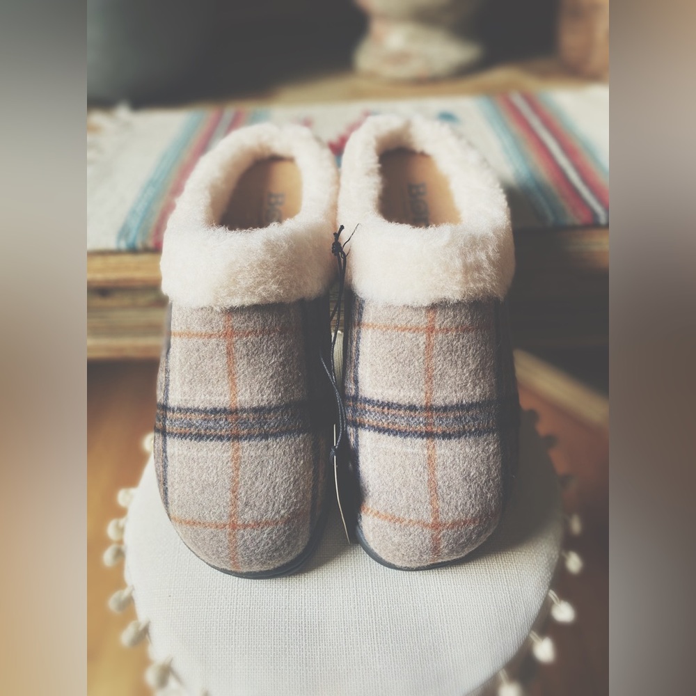 Børn Wool Plaid Slip-On Clogs | Size 10
Size: 10 (Fits like a 9) NWT HP🌵